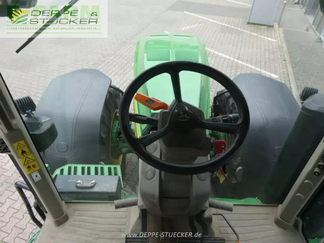 Farm tractor John Deere 8r 370: picture 25