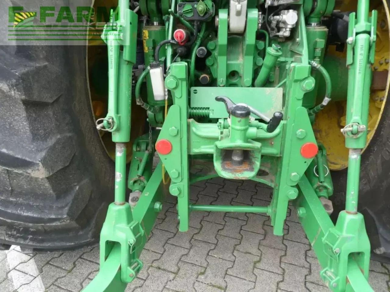 Farm tractor John Deere 8r 370: picture 15