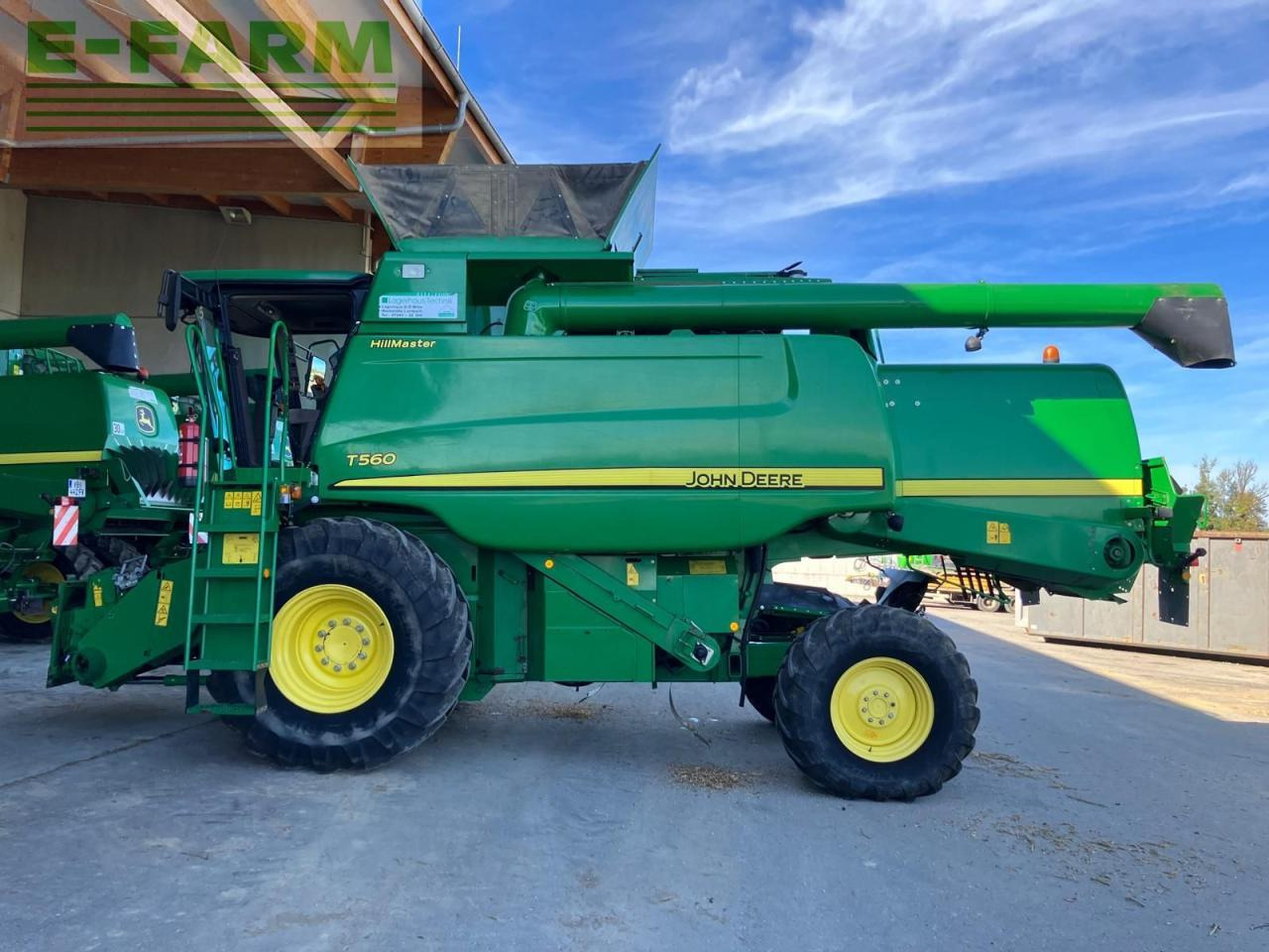 John Deere T560HM - Combine harvester: picture 2 John Deere T560HM - Combine harvester: picture 2