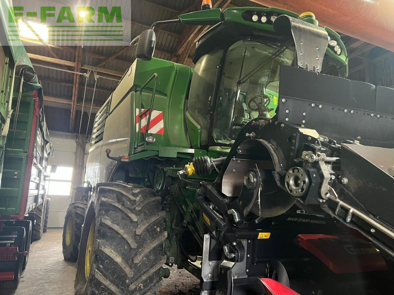 John Deere T670 - Combine harvester: picture 2 John Deere T670 - Combine harvester: picture 2