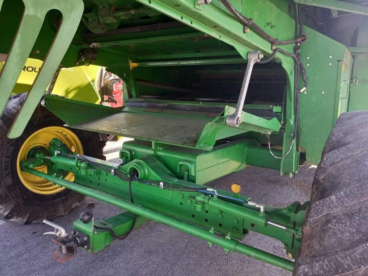 Combine harvester John Deere W650: picture 6