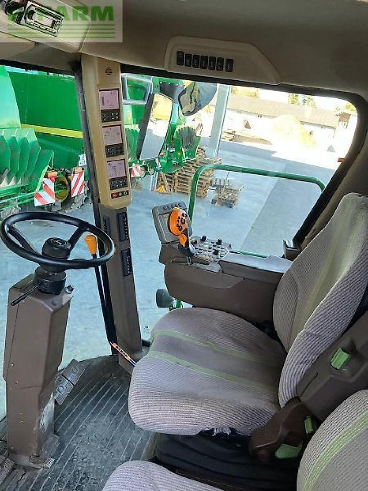 John Deere t560hm - Combine harvester: picture 2 John Deere t560hm - Combine harvester: picture 2