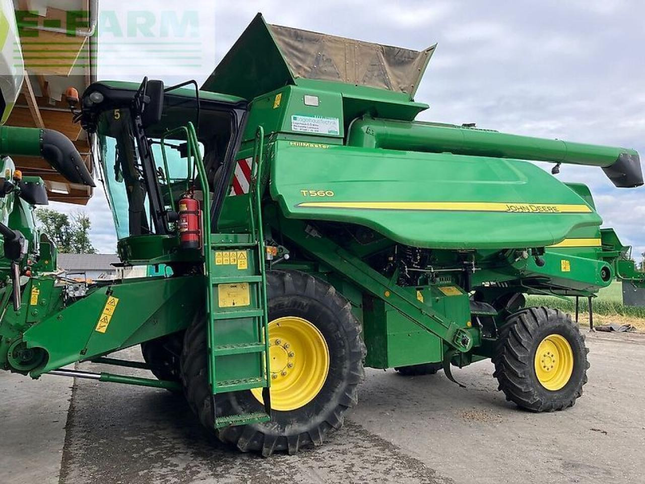 John Deere t560hm - Combine harvester: picture 1 John Deere t560hm - Combine harvester: picture 1