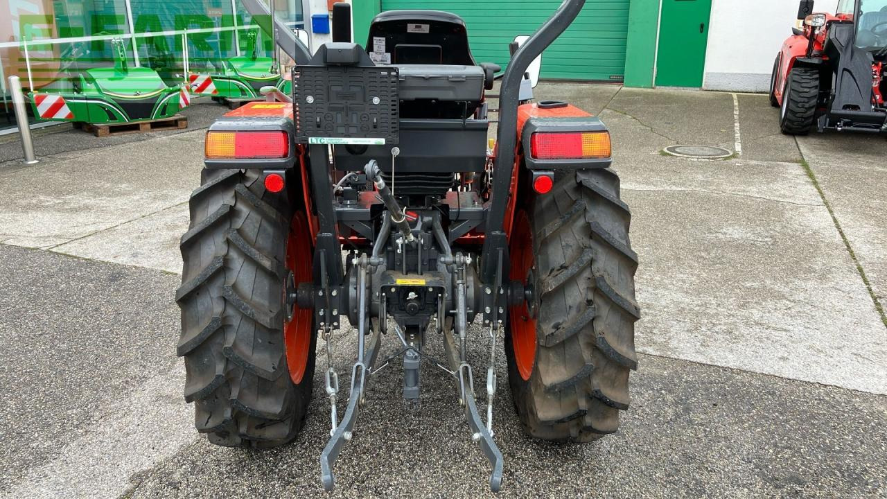 Kubota L1-382 - Farm tractor: picture 5 Kubota L1-382 - Farm tractor: picture 5