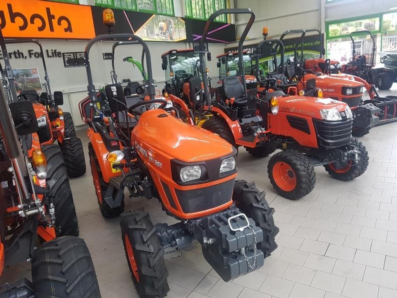 Kubota b2-261 hydrostat - Farm tractor: picture 3 Kubota b2-261 hydrostat - Farm tractor: picture 3