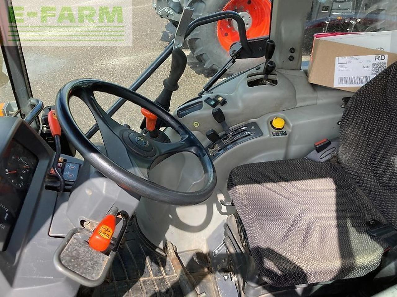 Kubota m7040 - Farm tractor: picture 3 Kubota m7040 - Farm tractor: picture 3