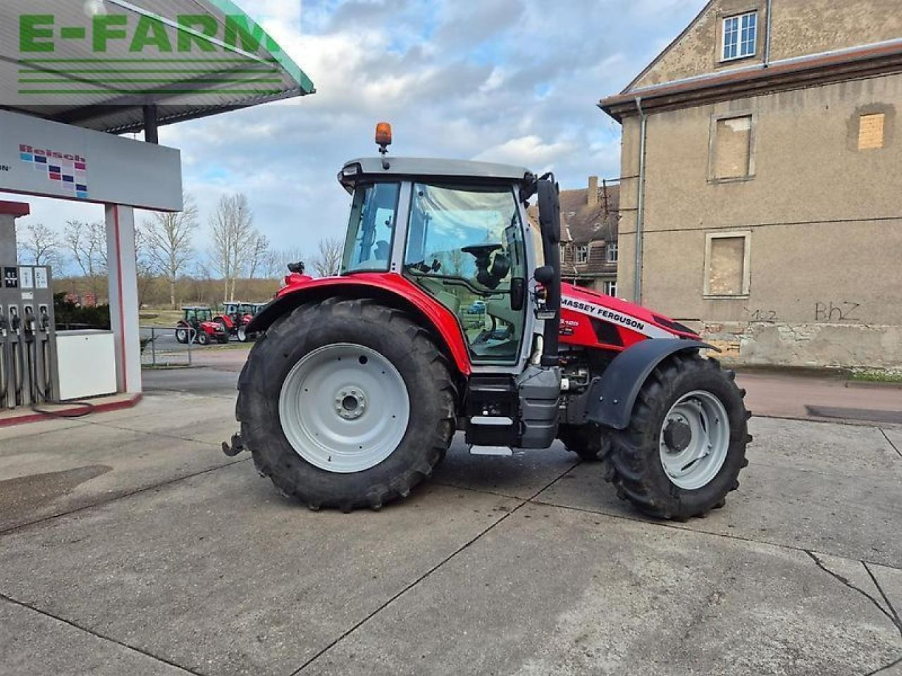 Massey Ferguson 5s.125 dyna-4 essential Essential - Farm tractor: picture 3 Massey Ferguson 5s.125 dyna-4 essential Essential - Farm tractor: picture 3