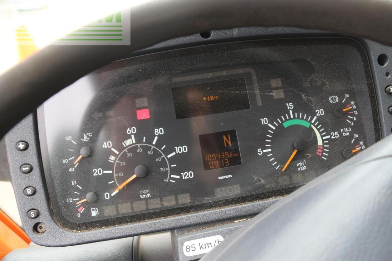 Snow removal vehicle Mercedes-Benz unimog u 400: picture 7