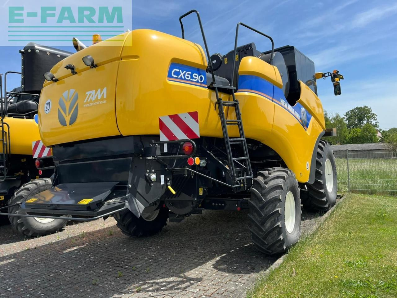 Combine harvester New Holland CX 6.90: picture 25