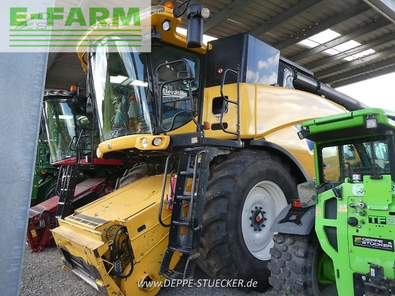 New Holland cr 9090 elevation - Combine harvester: picture 1 New Holland cr 9090 elevation - Combine harvester: picture 1