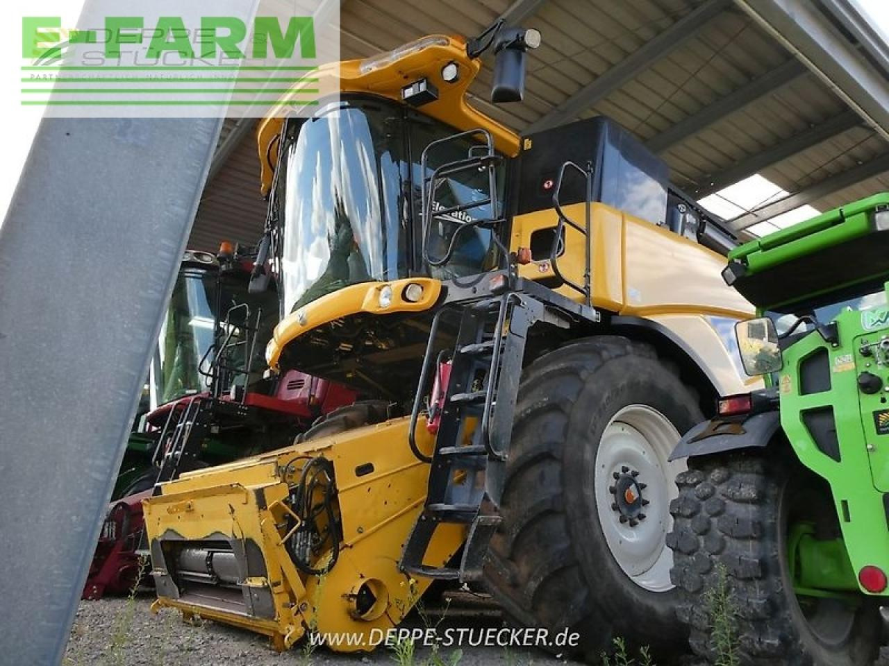 New Holland cr 9090 elevation - Combine harvester: picture 4 New Holland cr 9090 elevation - Combine harvester: picture 4