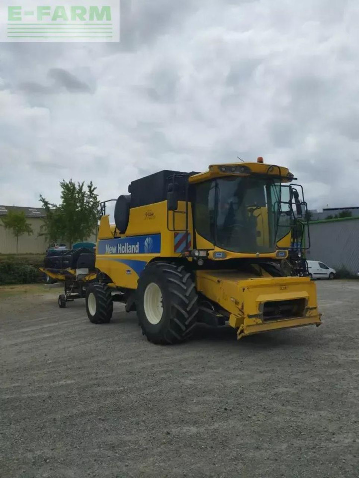 New Holland csx 7050 - Combine harvester: picture 2 New Holland csx 7050 - Combine harvester: picture 2