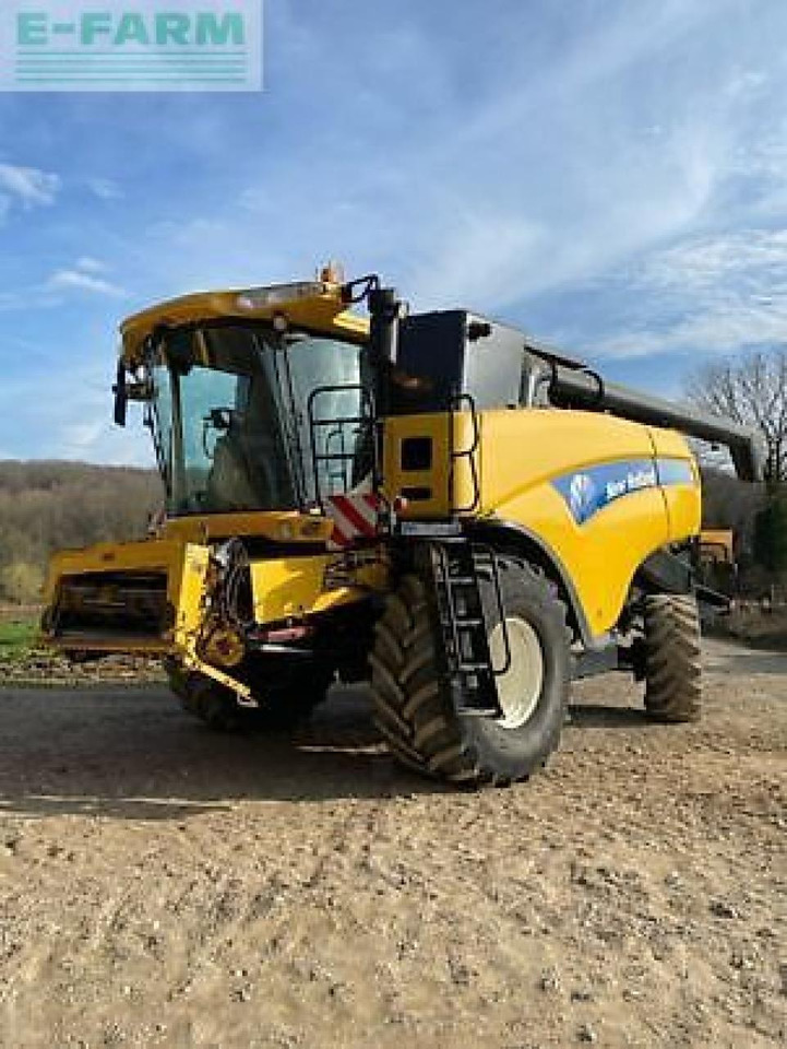 New Holland cx 8090 - Combine harvester: picture 1 New Holland cx 8090 - Combine harvester: picture 1