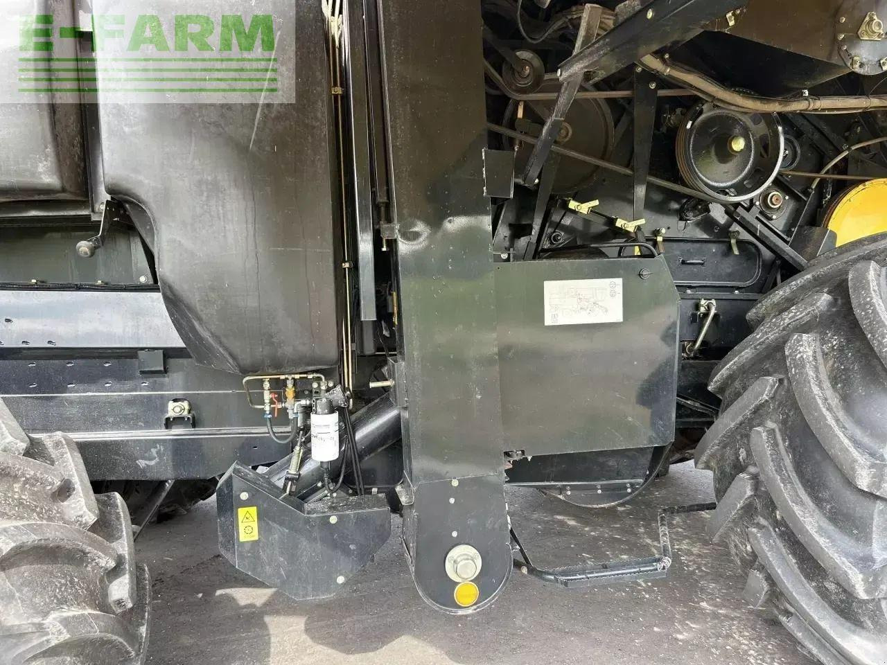 Combine harvester New Holland cx 8090: picture 7