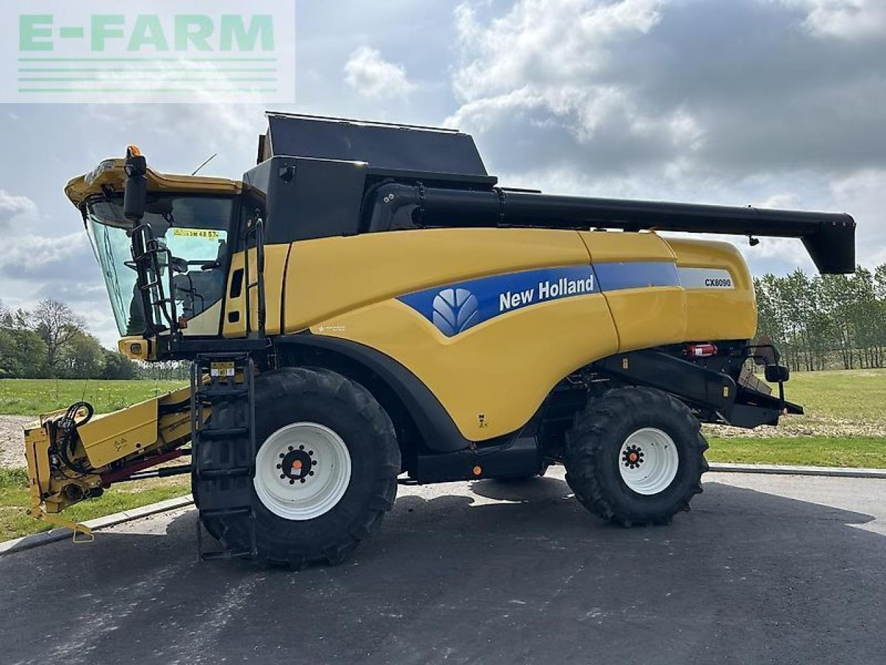 New Holland cx 8090 - Combine harvester: picture 1 New Holland cx 8090 - Combine harvester: picture 1