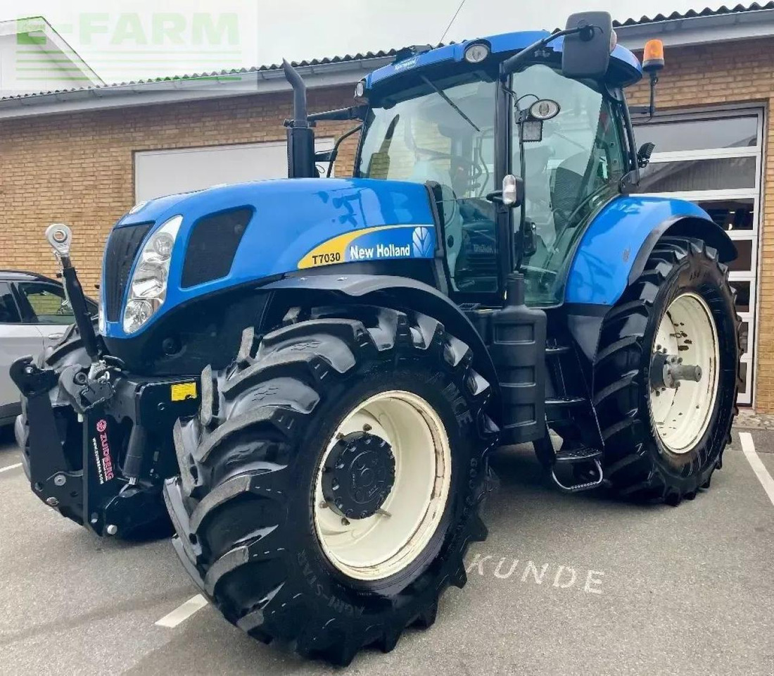 New Holland t 7030 - Farm tractor: picture 1 New Holland t 7030 - Farm tractor: picture 1