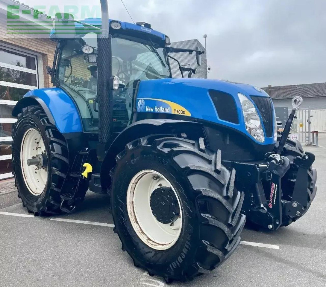 New Holland t 7030 - Farm tractor: picture 4 New Holland t 7030 - Farm tractor: picture 4