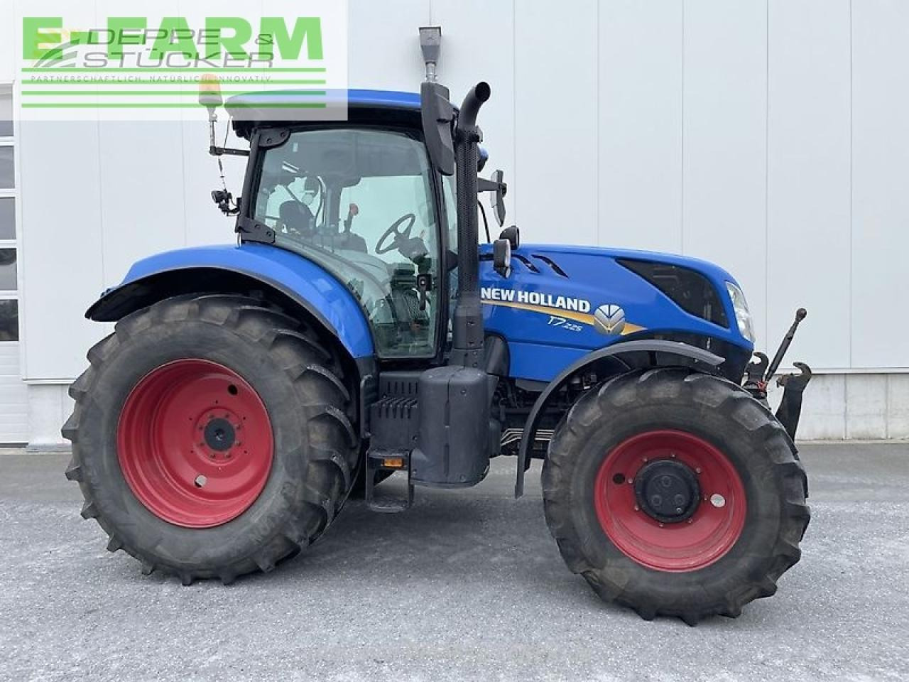 New Holland t7.175 - Farm tractor: picture 4 New Holland t7.175 - Farm tractor: picture 4