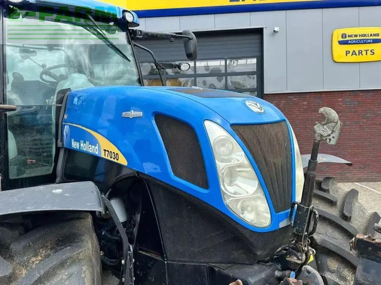 Farm tractor New Holland t7030 autocommand: picture 9