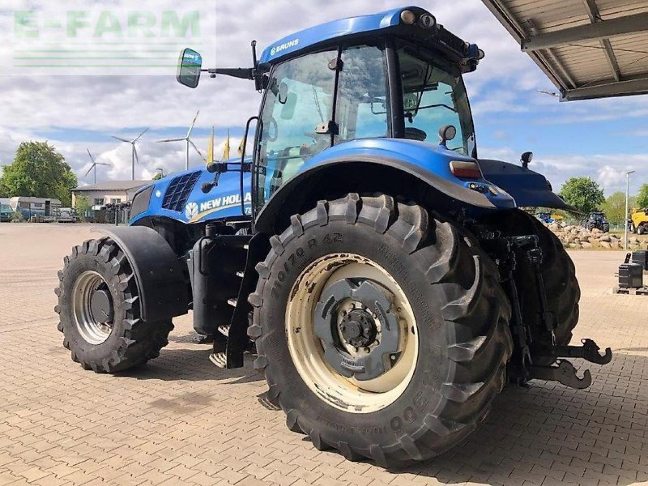 New Holland t8.360 - Farm tractor: picture 4 New Holland t8.360 - Farm tractor: picture 4