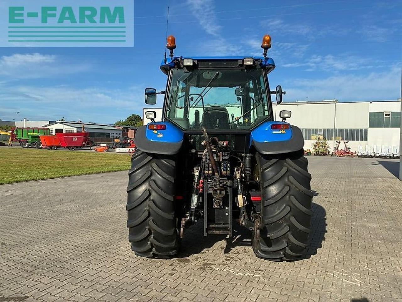 New Holland tm 140 - Farm tractor: picture 4 New Holland tm 140 - Farm tractor: picture 4