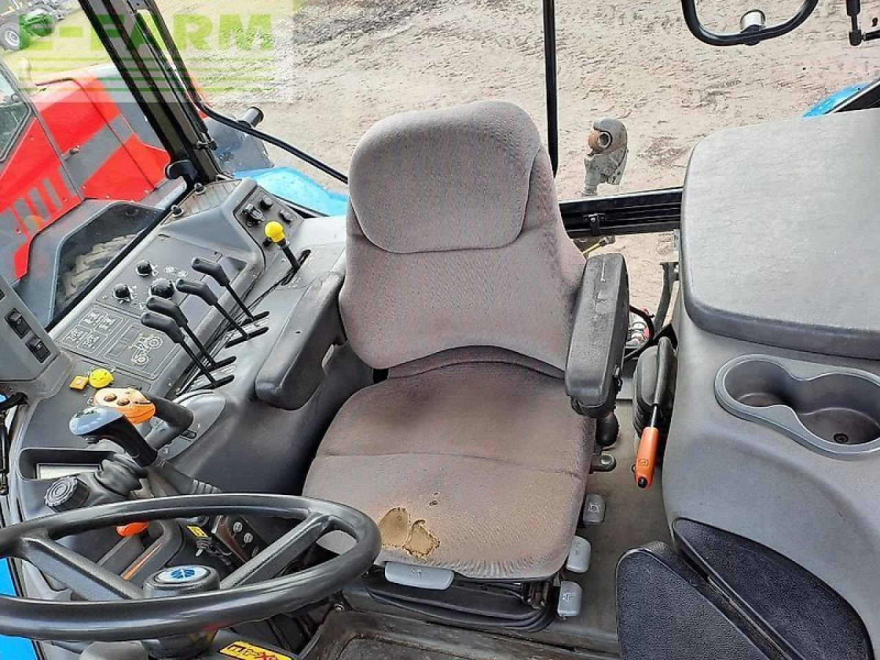 New Holland tm 140 - Farm tractor: picture 5 New Holland tm 140 - Farm tractor: picture 5