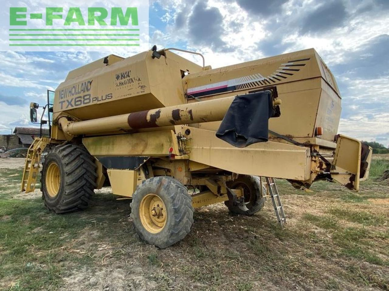 New Holland tx68 plus - Combine harvester: picture 5 New Holland tx68 plus - Combine harvester: picture 5