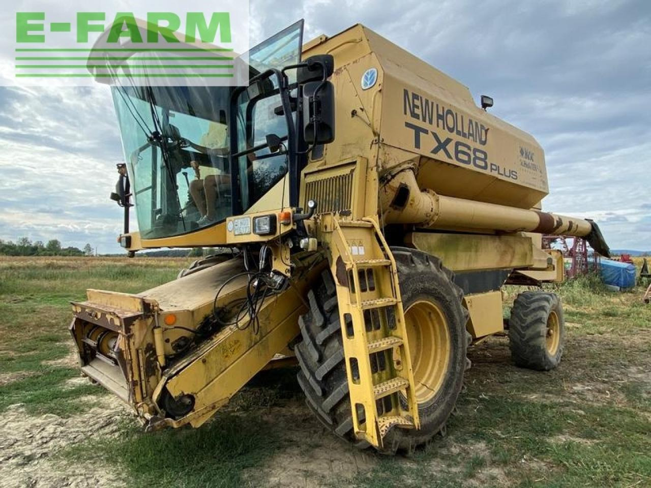 New Holland tx68 plus - Combine harvester: picture 1 New Holland tx68 plus - Combine harvester: picture 1