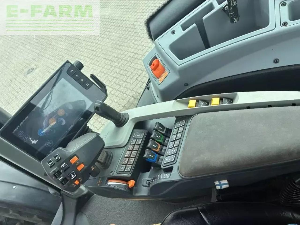 Valtra 254 versus - Farm tractor: picture 3 Valtra 254 versus - Farm tractor: picture 3