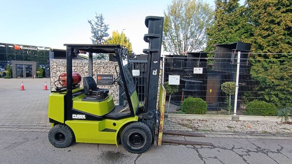 Clark CGP 25 Duplex, hydr. Seitenschieber, Hubhöhe 4,15 - LPG forklift: picture 1 Clark CGP 25 Duplex, hydr. Seitenschieber, Hubhöhe 4,15 - LPG forklift: picture 1