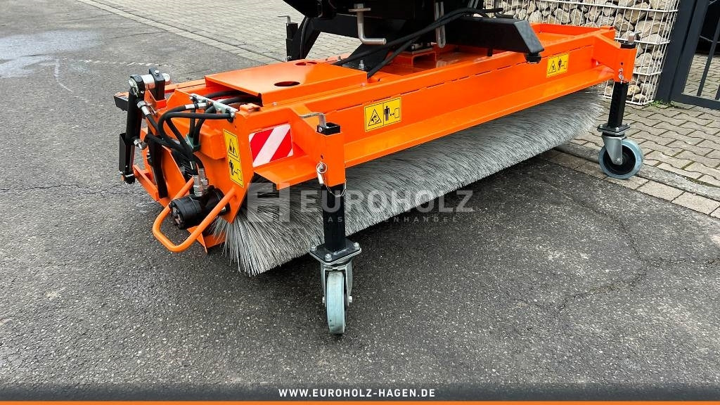 Kehrmaschine ZM2000 - Broom for Municipal/ Special vehicle: picture 4 Kehrmaschine ZM2000 - Broom for Municipal/ Special vehicle: picture 4