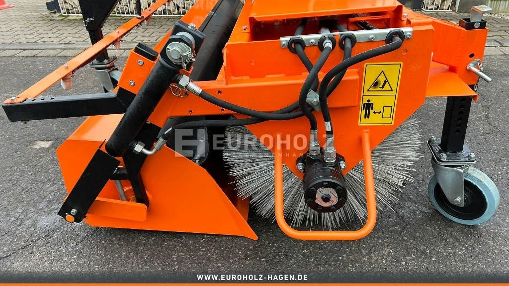 Kehrmaschine ZM2000 Stapleraufnahme - Broom for Municipal/ Special vehicle: picture 5 Kehrmaschine ZM2000 Stapleraufnahme - Broom for Municipal/ Special vehicle: picture 5