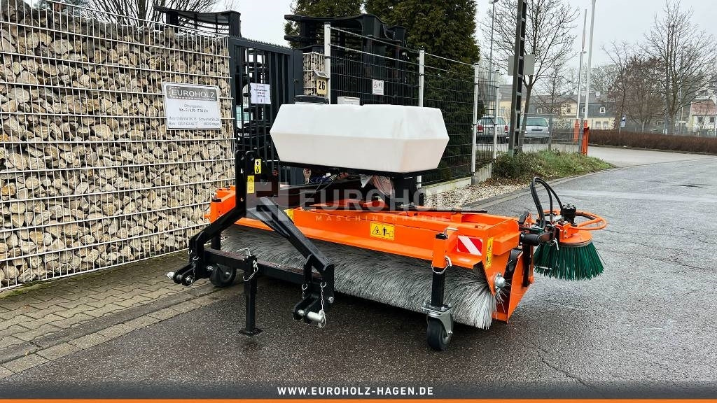 Kehrmaschine ZM2000 mit Seitenbesen - Broom for Municipal/ Special vehicle: picture 1 Kehrmaschine ZM2000 mit Seitenbesen - Broom for Municipal/ Special vehicle: picture 1
