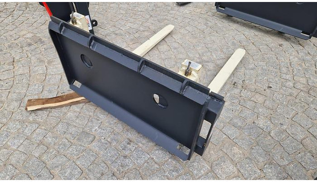 Big Palettengabel 2 t mit Bobcat 90 cm Aufnahme - Forks for Material handling equipment: picture 2 Big Palettengabel 2 t mit Bobcat 90 cm Aufnahme - Forks for Material handling equipment: picture 2