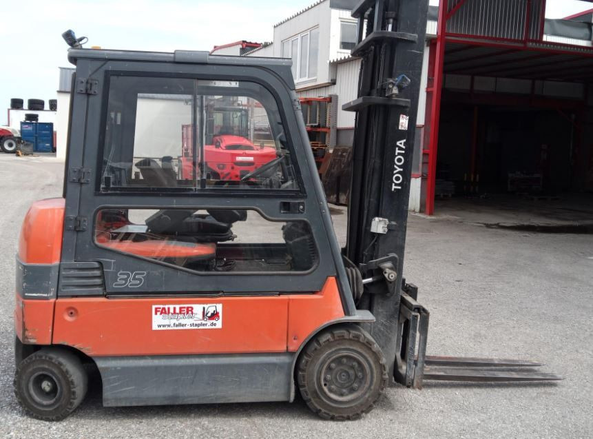 Toyota 7FBMF35 - Forklift: picture 2 Toyota 7FBMF35 - Forklift: picture 2