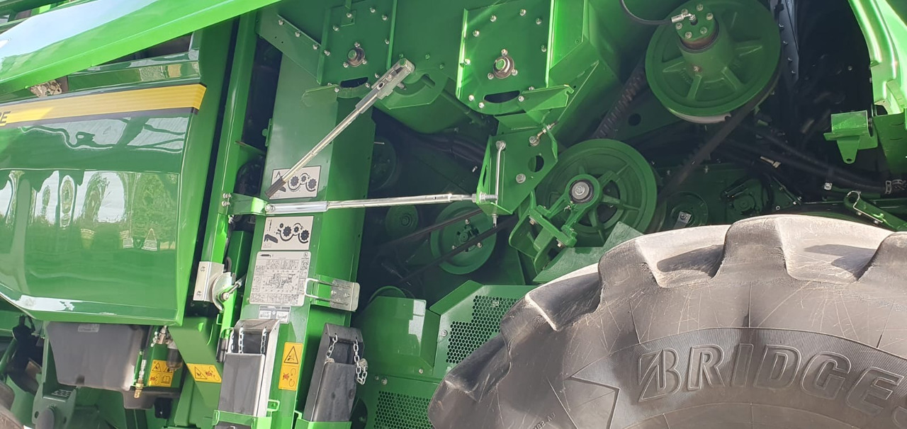 John Deere T560 - Combine harvester: picture 2 John Deere T560 - Combine harvester: picture 2