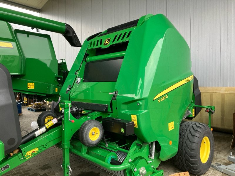 John Deere V451G - Bale wrapper: picture 1 John Deere V451G - Bale wrapper: picture 1