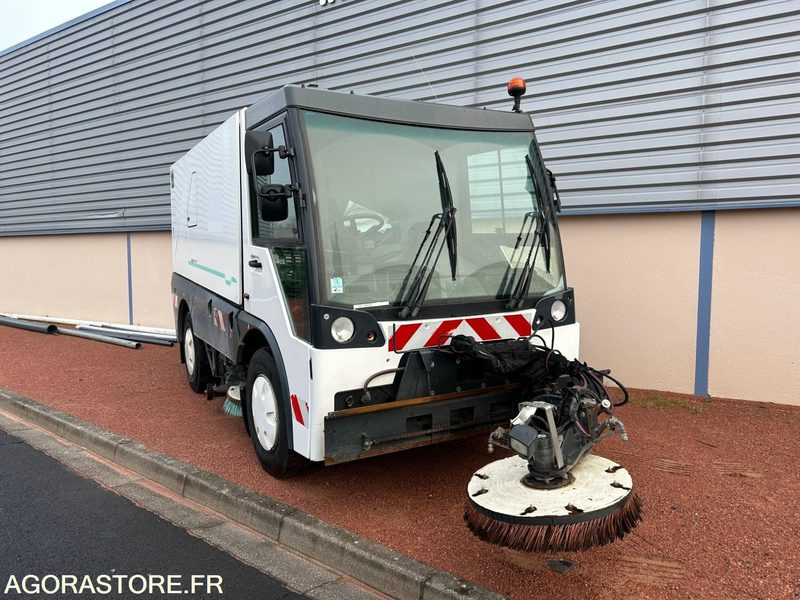 BALAYEUSE DE VOIRIE - AEBI - MFH 5500 - 2012 - 12 143 HEURES - Road sweeper: picture 3 BALAYEUSE DE VOIRIE - AEBI - MFH 5500 - 2012 - 12 143 HEURES - Road sweeper: picture 3