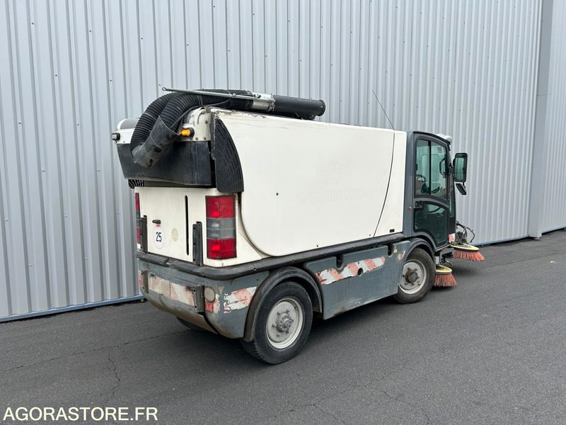 BALAYEUSE DE VOIRIE - BOSCHUNG - S3 - 2004 - 7 865 HEURES - Road sweeper: picture 5 BALAYEUSE DE VOIRIE - BOSCHUNG - S3 - 2004 - 7 865 HEURES - Road sweeper: picture 5