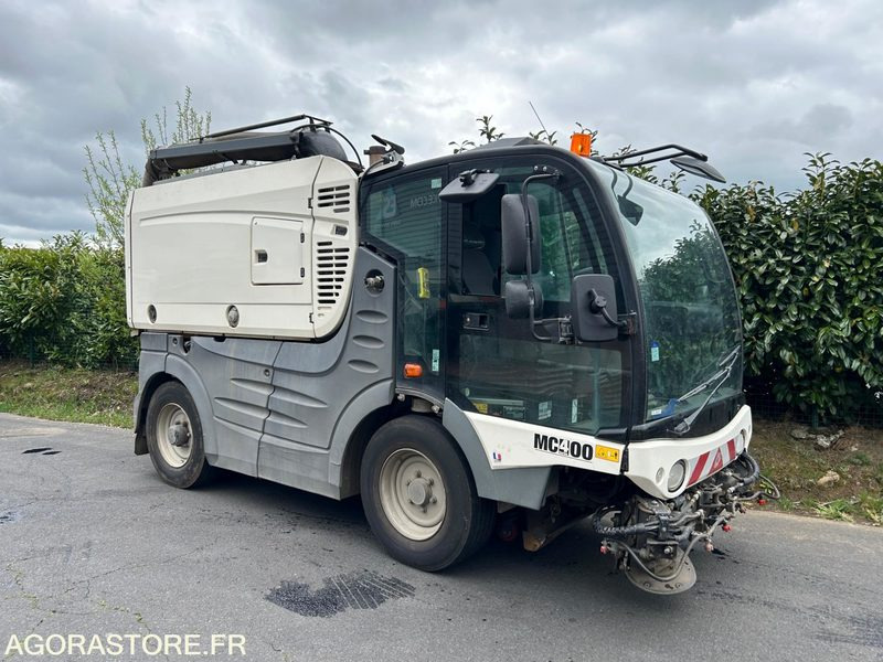 BALAYEUSE DE VOIRIE - MATHIEU GRAND AZURA MC 400 - 2 292 H - 2014 - Road sweeper: picture 1 BALAYEUSE DE VOIRIE - MATHIEU GRAND AZURA MC 400 - 2 292 H - 2014 - Road sweeper: picture 1