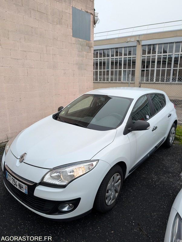 BERLINE MEGANE RENAULT 1.5 DCI BON ETAT 5 PLACES 200 010 KM - Car: picture 3 BERLINE MEGANE RENAULT 1.5 DCI BON ETAT 5 PLACES 200 010 KM - Car: picture 3
