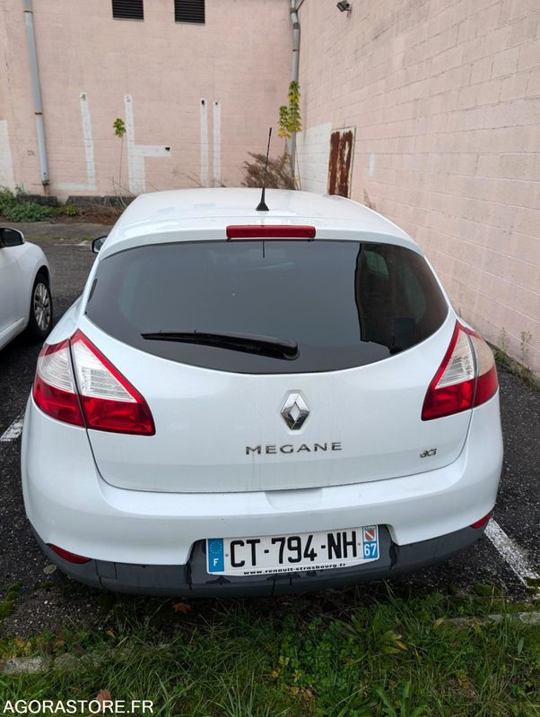 BERLINE MEGANE RENAULT 1.5 DCI BON ETAT 5 PLACES 200 010 KM - Car: picture 4 BERLINE MEGANE RENAULT 1.5 DCI BON ETAT 5 PLACES 200 010 KM - Car: picture 4