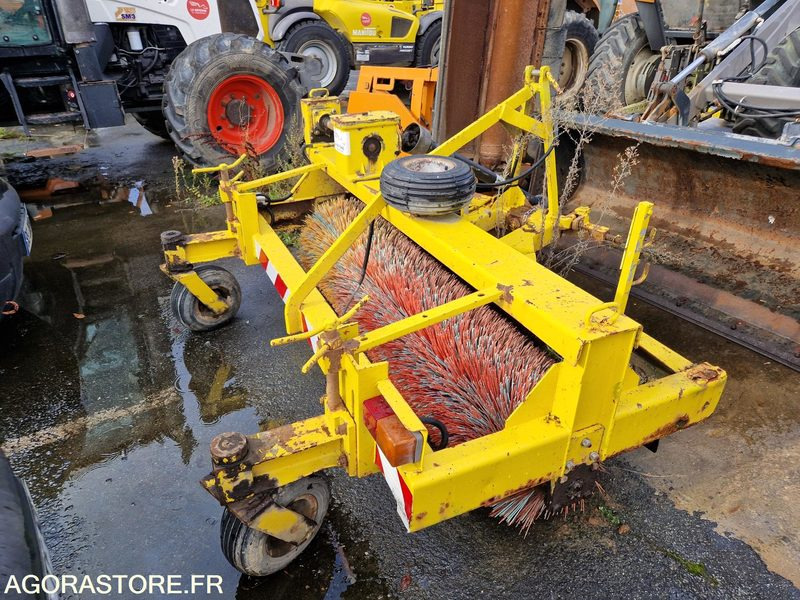 Balayeuse Mathieu 7239S - 1967 - Road sweeper: picture 2 Balayeuse Mathieu 7239S - 1967 - Road sweeper: picture 2