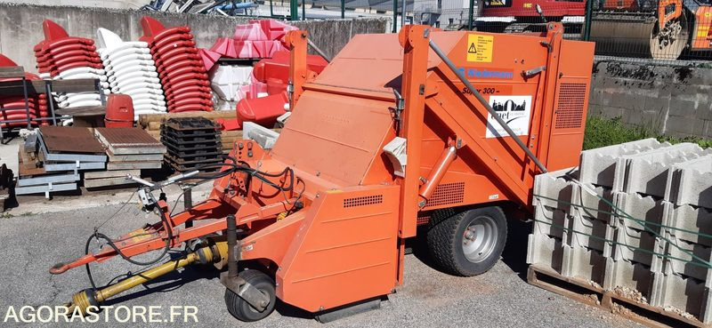Balayeuse stade Wiedeman - 1992 - Garden equipment: picture 3 Balayeuse stade Wiedeman - 1992 - Garden equipment: picture 3