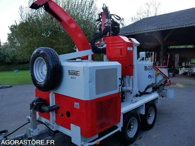 Broyeur Multi végétaux avec grue radiocommandée BUGNOT BVE11 - Garden equipment: picture 2 Broyeur Multi végétaux avec grue radiocommandée BUGNOT BVE11 - Garden equipment: picture 2