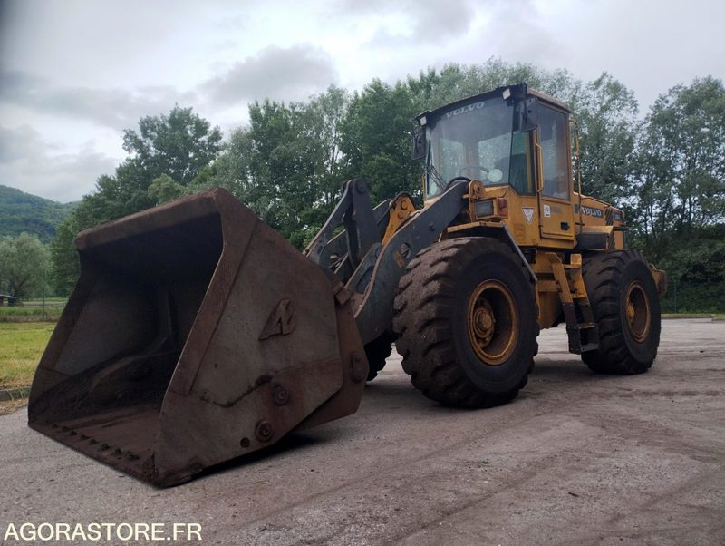 CHARGEUSE SUR PNEUS VOLVO L70D de 2000 n°17603 A REPARER - Loader: picture 4 CHARGEUSE SUR PNEUS VOLVO L70D de 2000 n°17603 A REPARER - Loader: picture 4