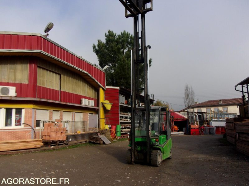 CHARIOT ÉLÉVATEUR 3 TONNES POSITIONNEUR DE FOURCHES ELECTRIQUE CESAB - Electric forklift: picture 3 CHARIOT ÉLÉVATEUR 3 TONNES POSITIONNEUR DE FOURCHES ELECTRIQUE CESAB - Electric forklift: picture 3
