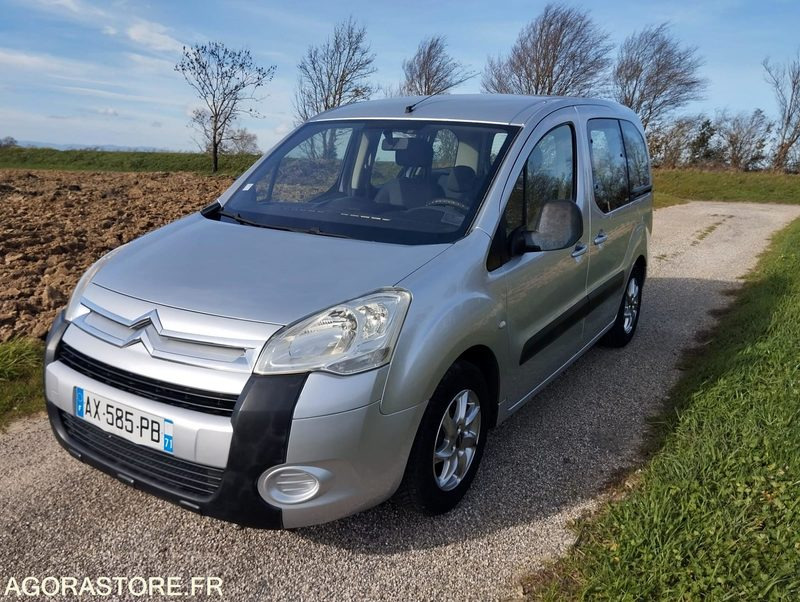 CITROEN BERLINGO COMBISPACE 1.6 HDI 110 DIESEL - 5 PLACES - ANNÉE 2009 - Car: picture 1 CITROEN BERLINGO COMBISPACE 1.6 HDI 110 DIESEL - 5 PLACES - ANNÉE 2009 - Car: picture 1