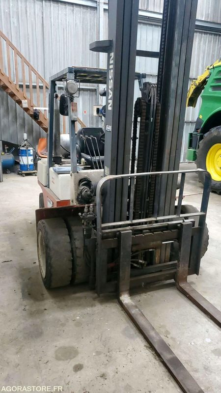 Chariot élévateur Frontal Nissan UGJ 02 A 30 - UGJ02A 700260 - Forklift: picture 1 Chariot élévateur Frontal Nissan UGJ 02 A 30 - UGJ02A 700260 - Forklift: picture 1