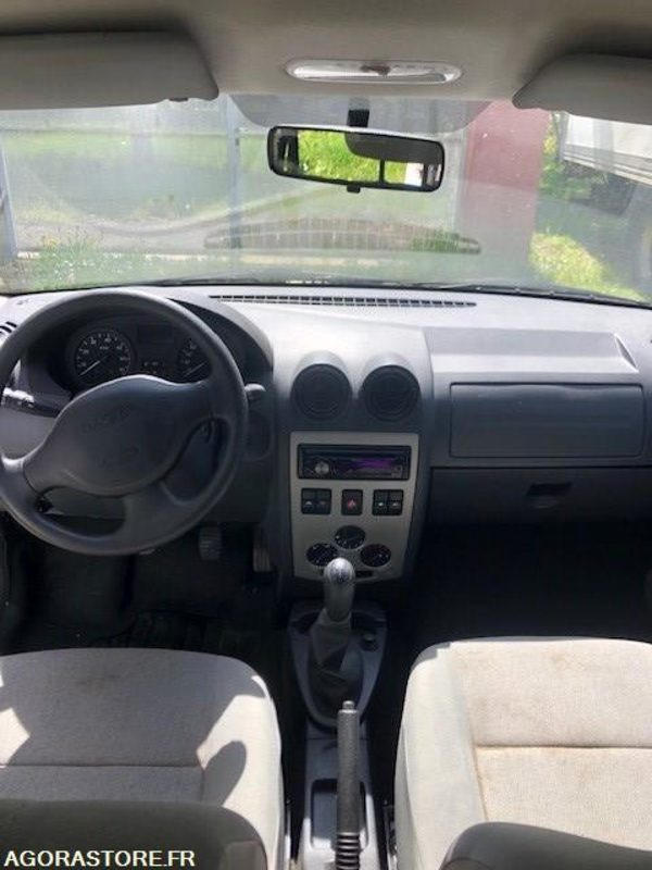 DACIA LOGAN - Car: picture 5 DACIA LOGAN - Car: picture 5